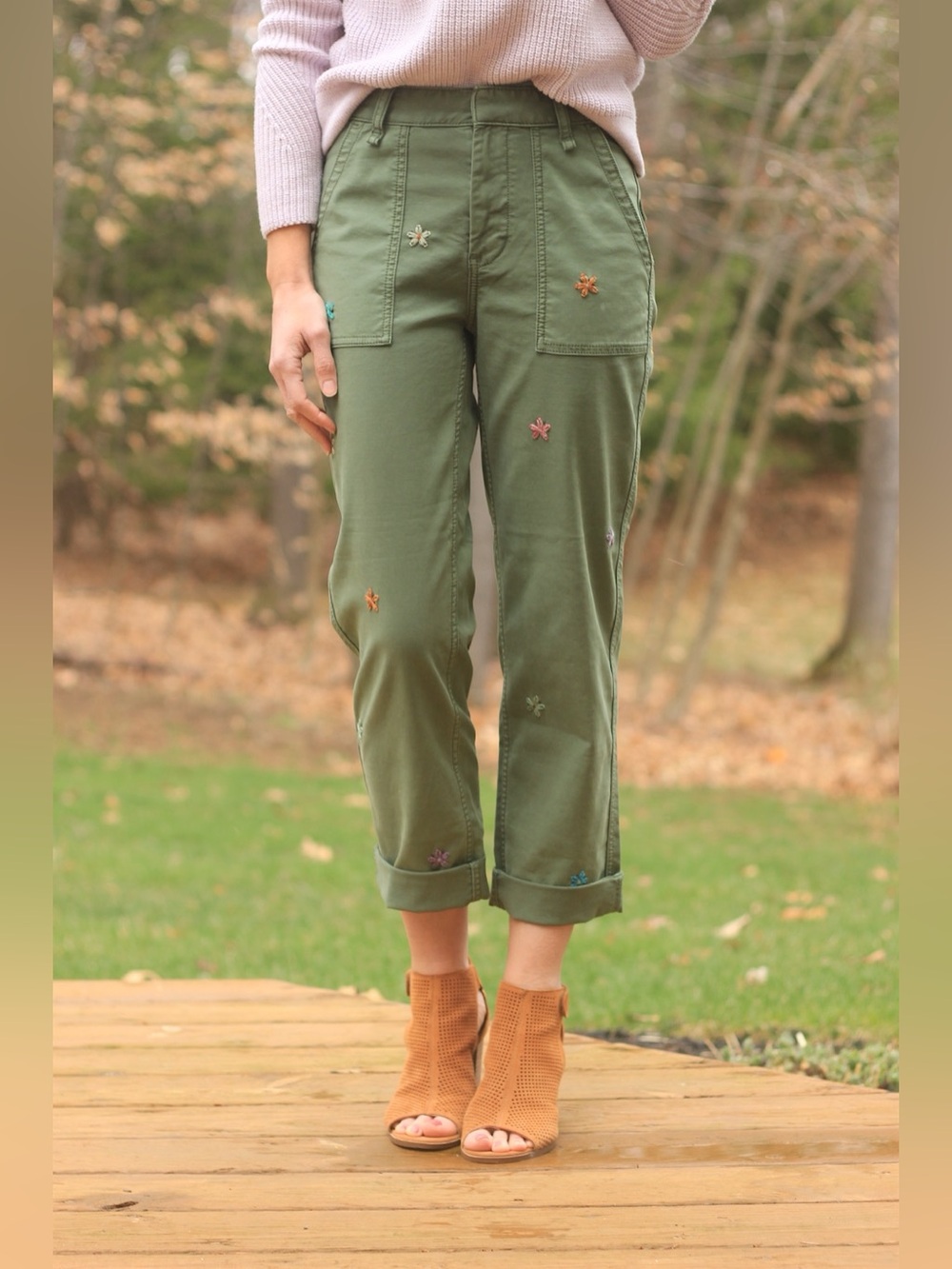 Anthropologie Army Green Embroidered Flower Cargo Pants Size 26 Boho Artisan